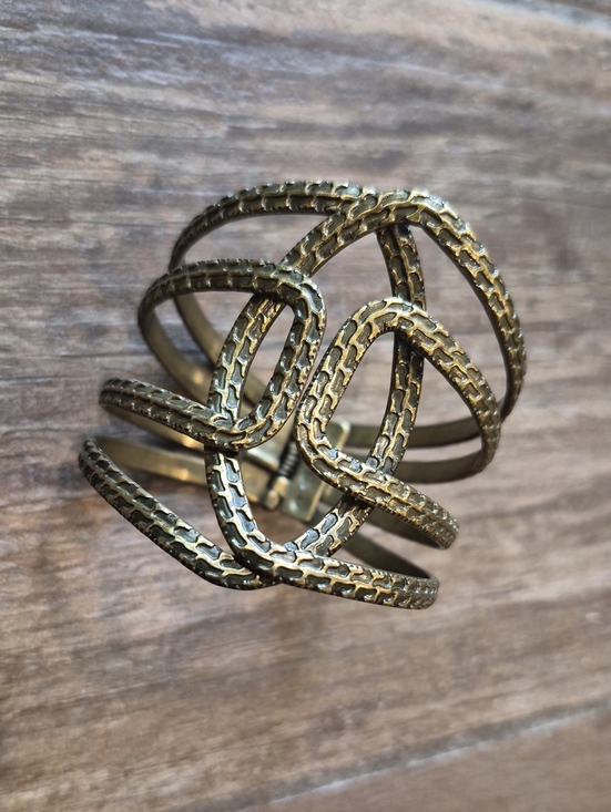 None Jewelry - Vtg Textured Antique Bronze Tone Hinged Cuff Bracelet